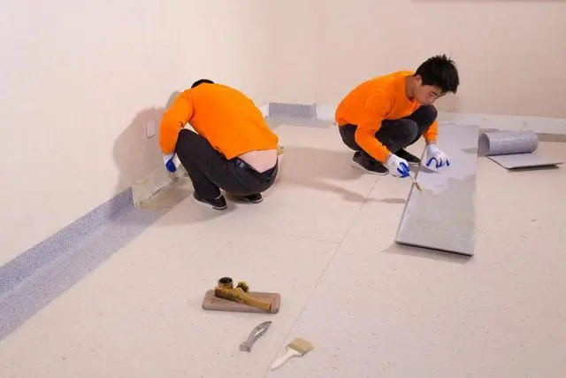 塑膠地板施工時需要注意的事項(xiàng)